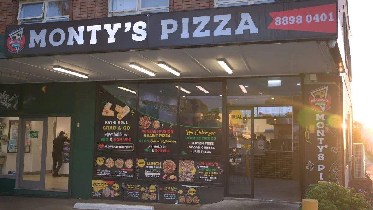 Shopfront of Monty's Pizza Pendle Hill